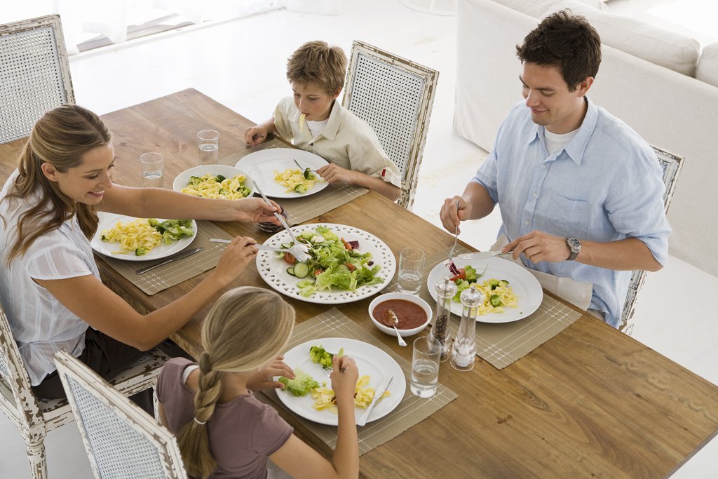 Family Meals: Going, Going, But Not Forgotten - KC Parent Magazine