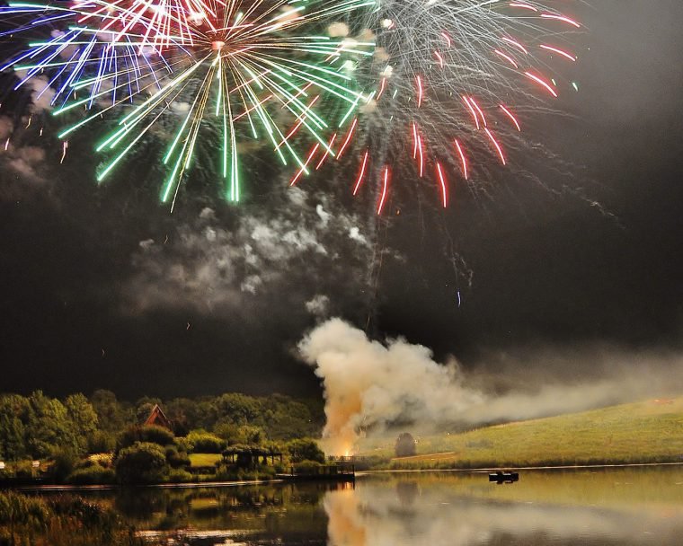 imagesevents32194booms-and-blooms-festival-fireworks-over-lake-760x608-jpg.jpe