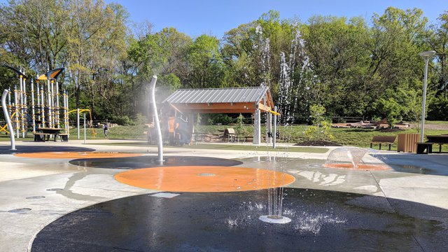 roe-park-splash-pad-web.jpg