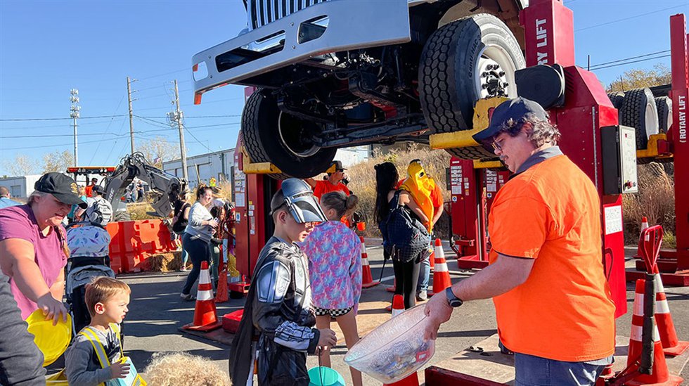 truck-or-treat-kids-picking-candy.jpg