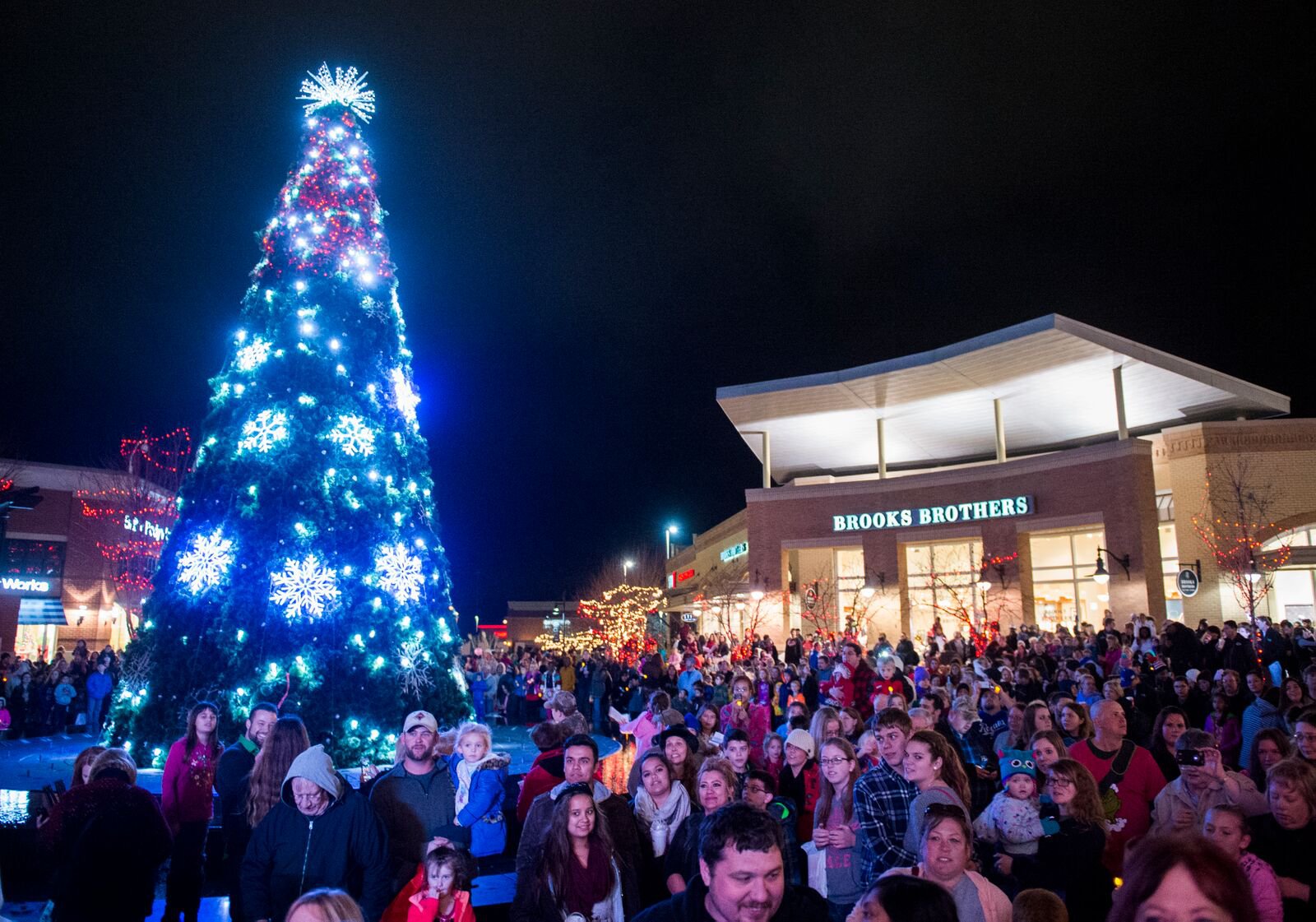 Save the Date for these Holiday Happenings at Legends Outlets - Legends  Outlets Kansas City - Outlet Mall, Deals, Restaurants, Entertainment,  Events and Activities