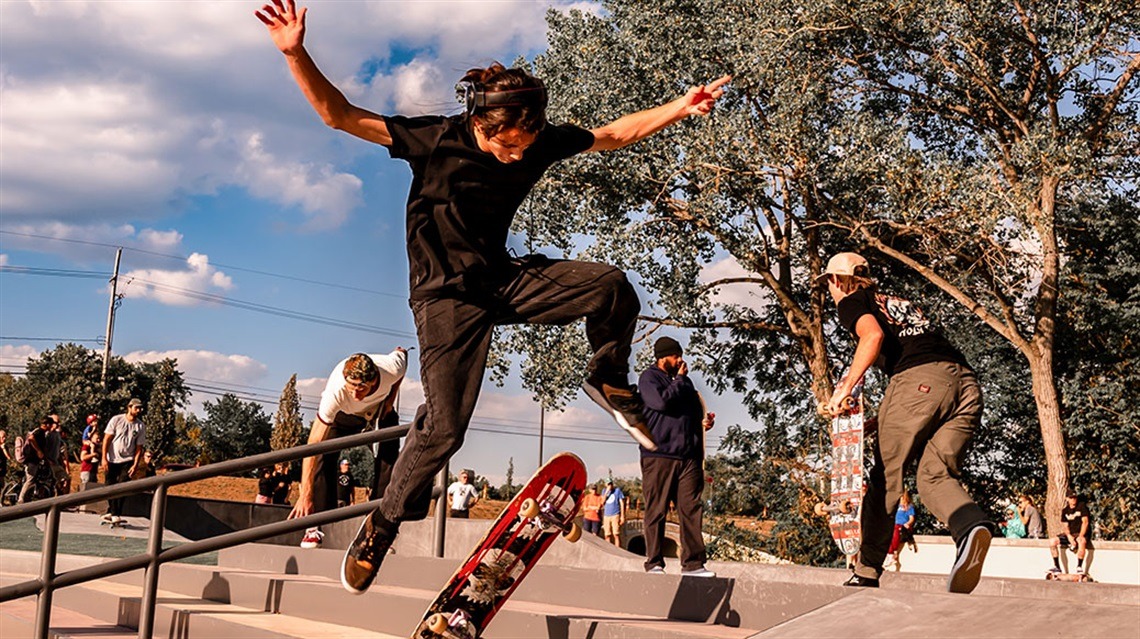 skate-jam-trick-on-stairs